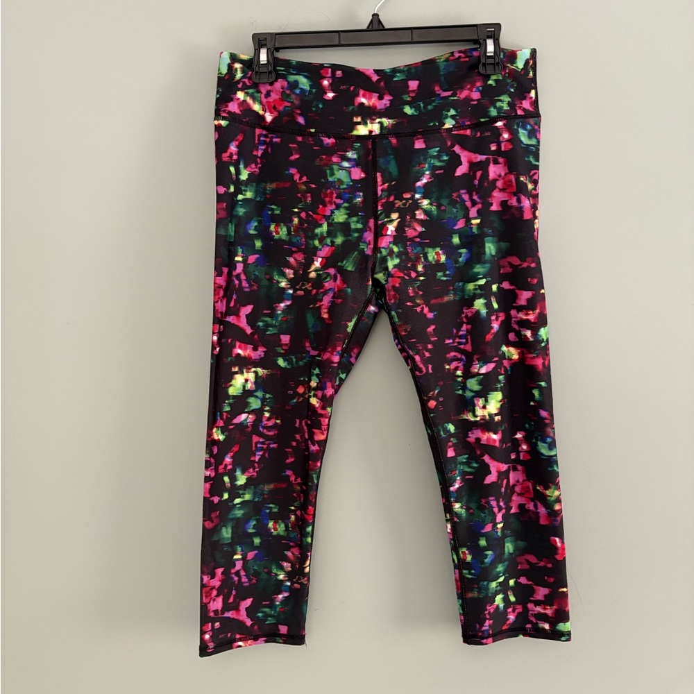 Fabletics Define PowerHold Mid-Rise Capri Size L